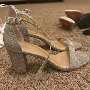 Stuart Weitzman Nearly Nude size 8 Silver Sparkle Glitter